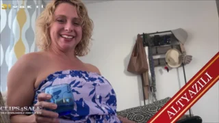 Seksi öğretmenim boş sınıfta eteğini sıyırdı altında külot yok