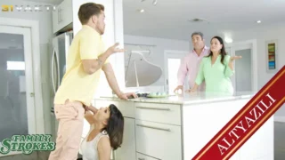Yoga Eğitmeninin Dokunduğu Yerleri Islanan Türbanlı Daha Fazla Dayanamadı